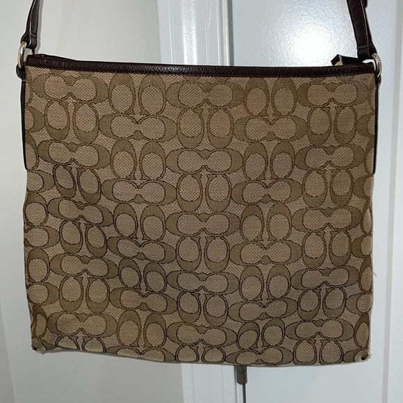Coach | Signature shoulder crossbody canvas bag - Picture 6 of 16
